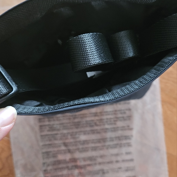 BNWT LULULEMON WATERBOTTLE CROSSBODY - Picture 4 of 8